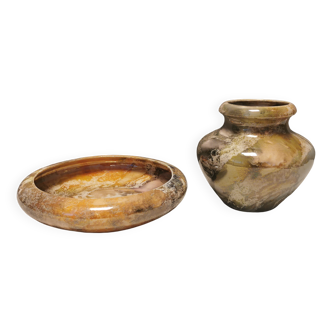 Ensemble d'Arabie finlandaise, composé d'un vase Art Déco et d'un plat assorti, émail lustré marbré.