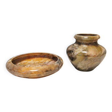A set from Finnish Arabia, consisting of an Art Deco vase and matching dish, marbled lustre glaze.