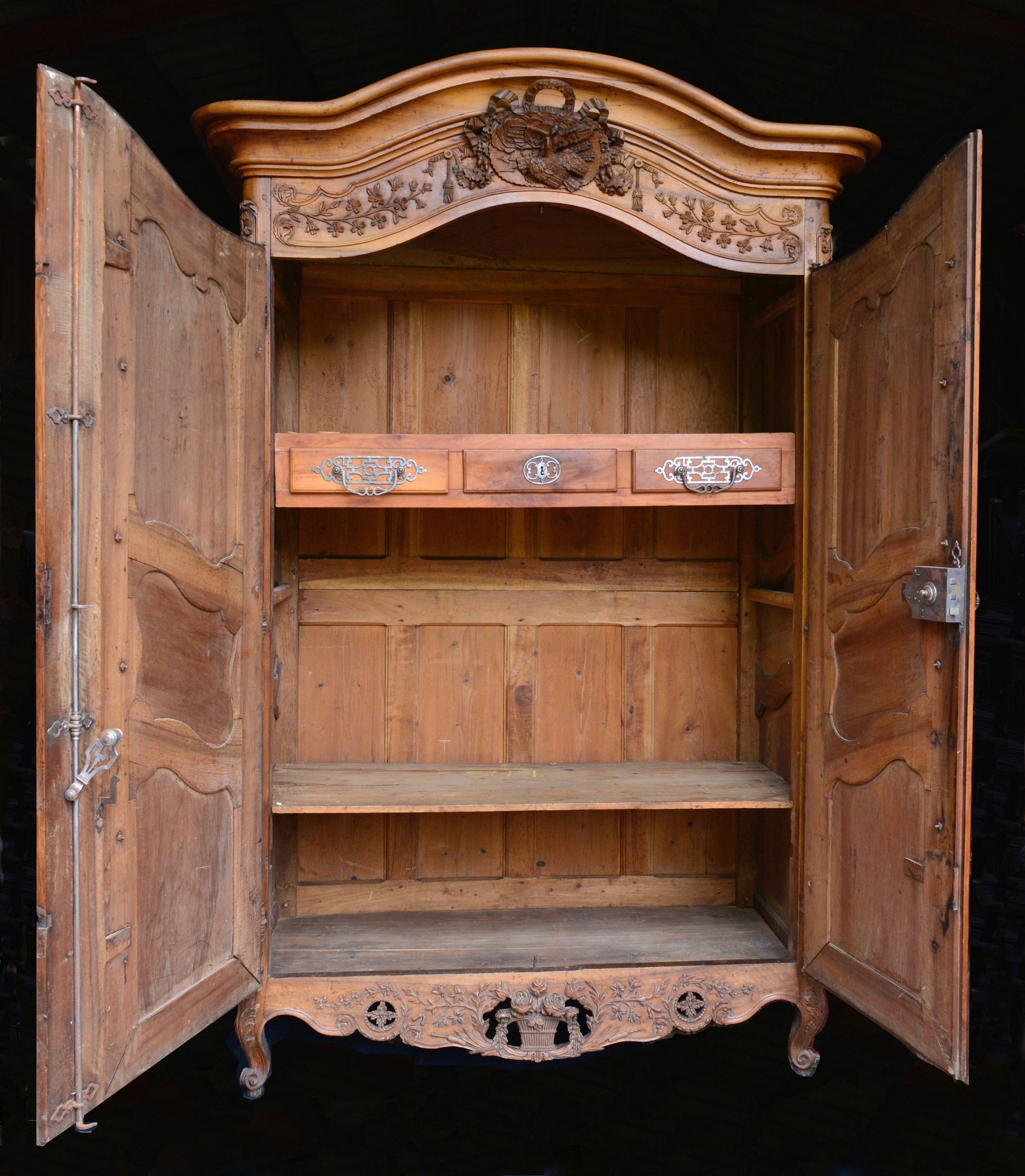 18th Century Provençal Wedding Armoire in Walnut
