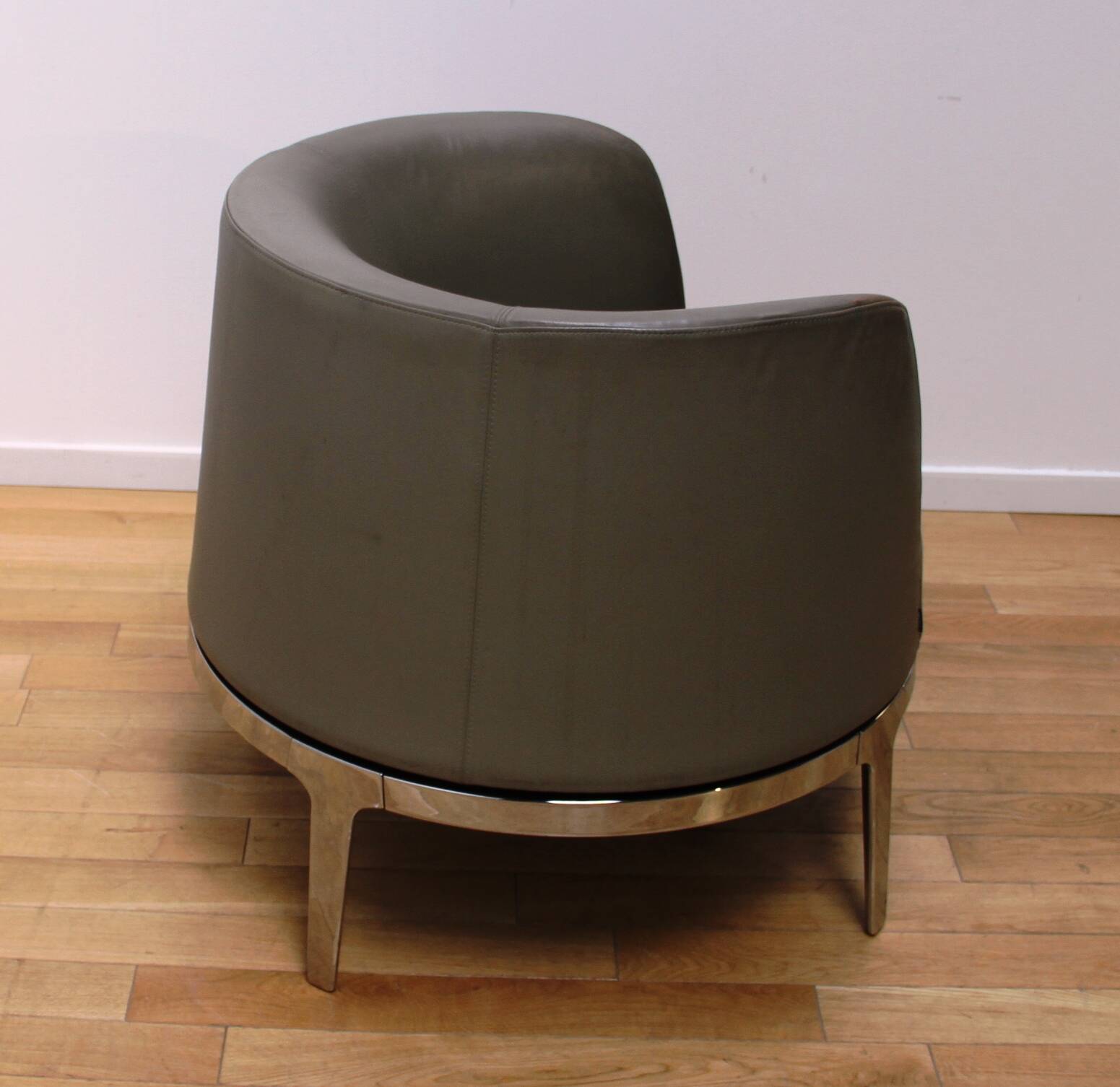 Omni Armchair, Materia