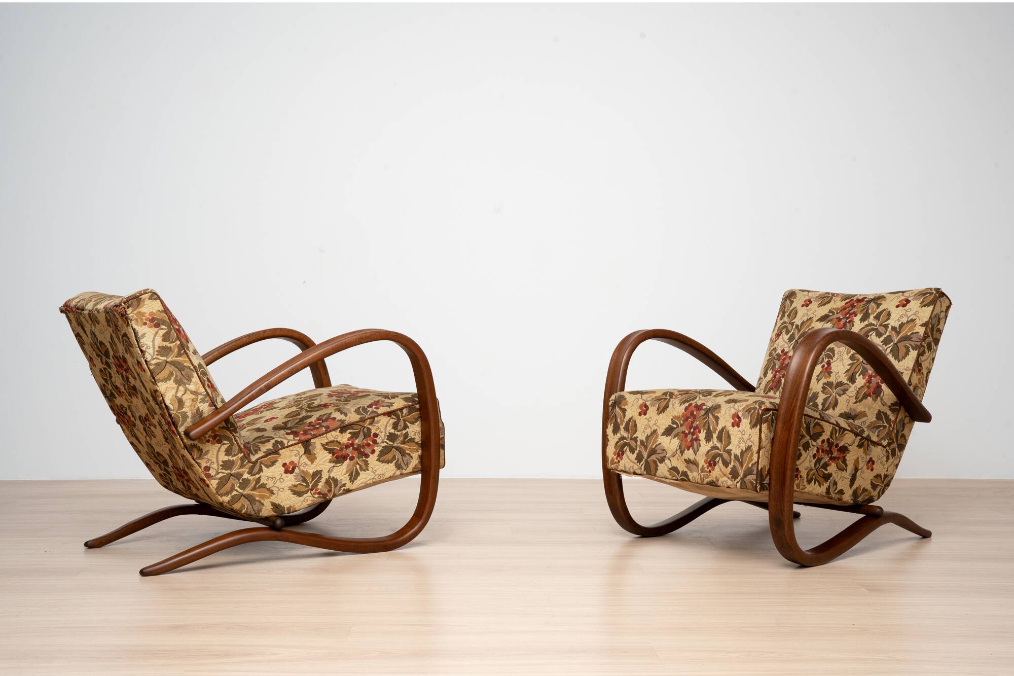 Pair of Art Deco H269 Lounge Chairs by Jindřich Halabala, Czechoslovakia