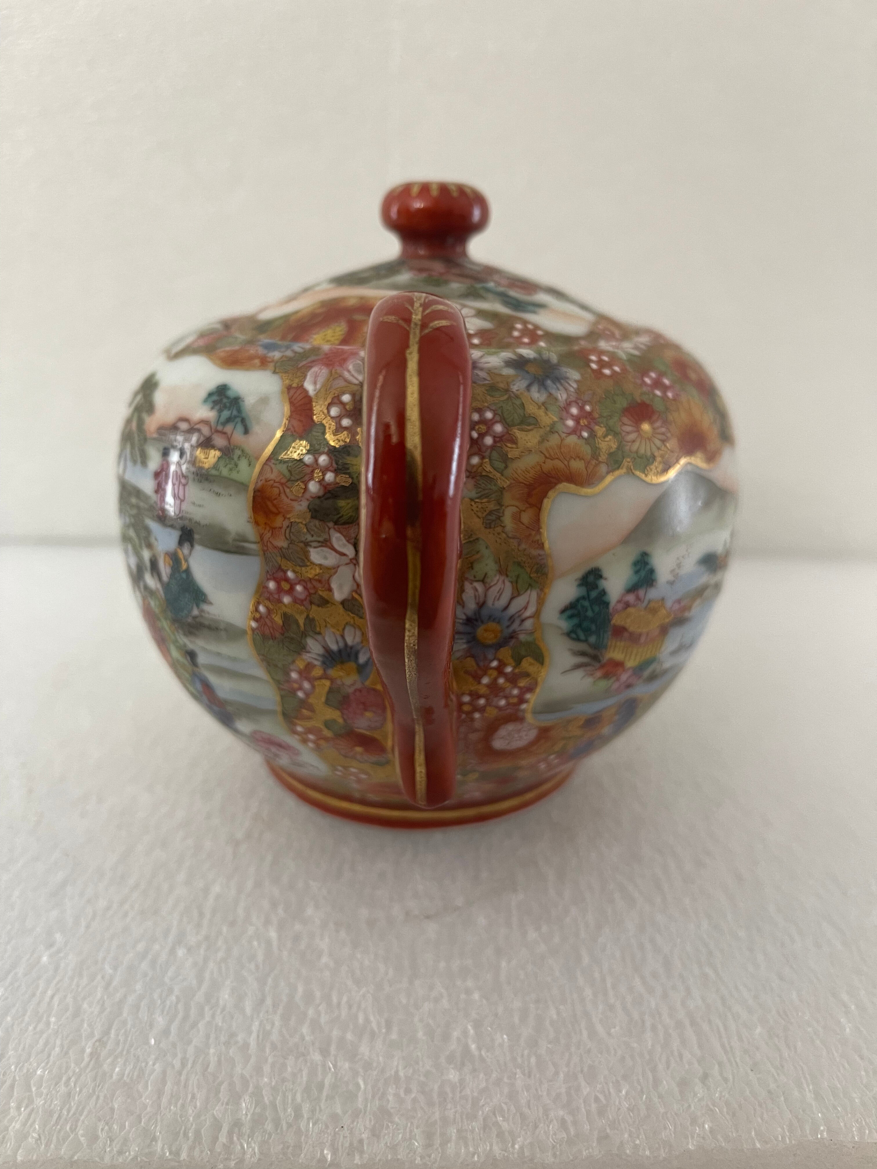 Teapot Satsuma porcelain polychrome décor signed Koshida around 1920