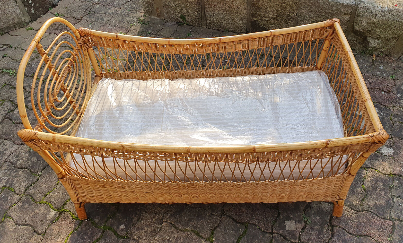 Lit bébé bambou et rotin, vintage années 60