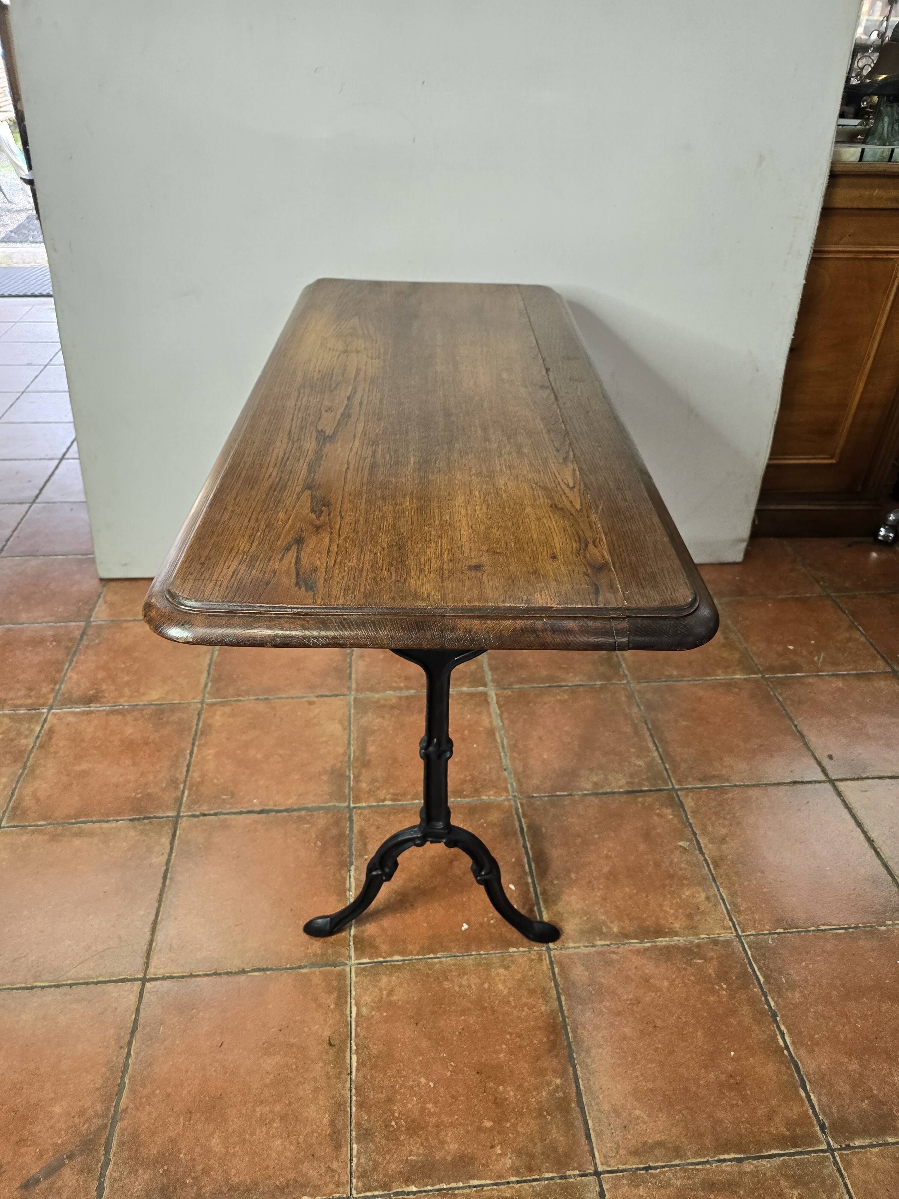 Old oak bistro table, 125cm long.