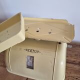 Pale yellow vintage testut scale