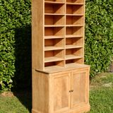 Superbe ancien meuble de métier à casiers et placard en chêne massif