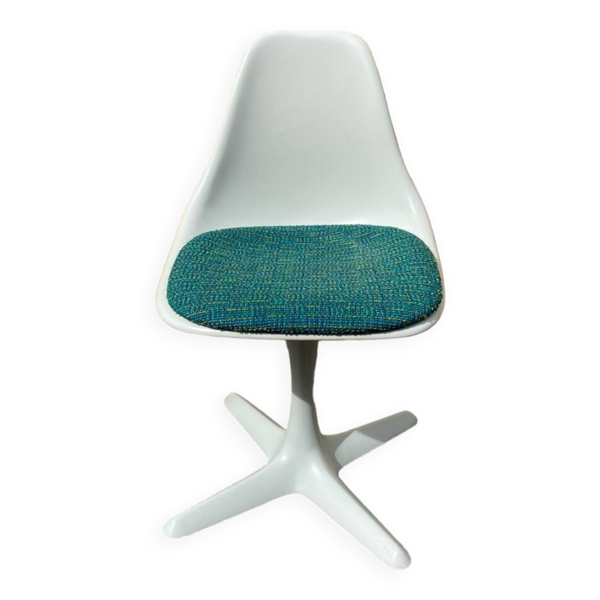 Chaise tulipe pivotante par Maurice Burke.