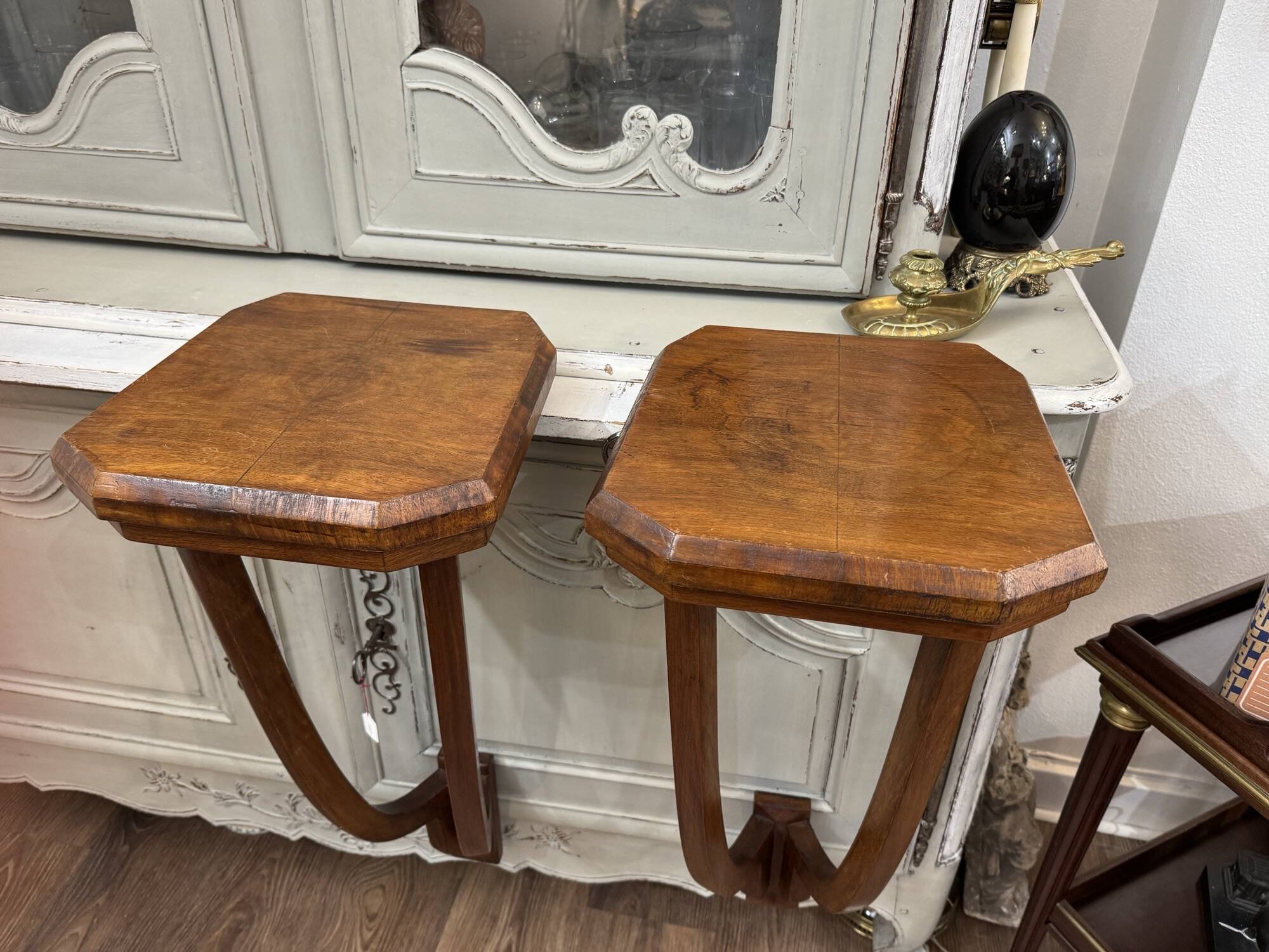 Old pair of Art Deco wall consoles from around 1930 in walnut.
