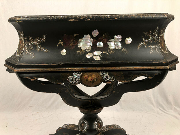Blackened wooden planter decorated with flowers in medallions and mother-of-pearl burgauty, Napoleon III