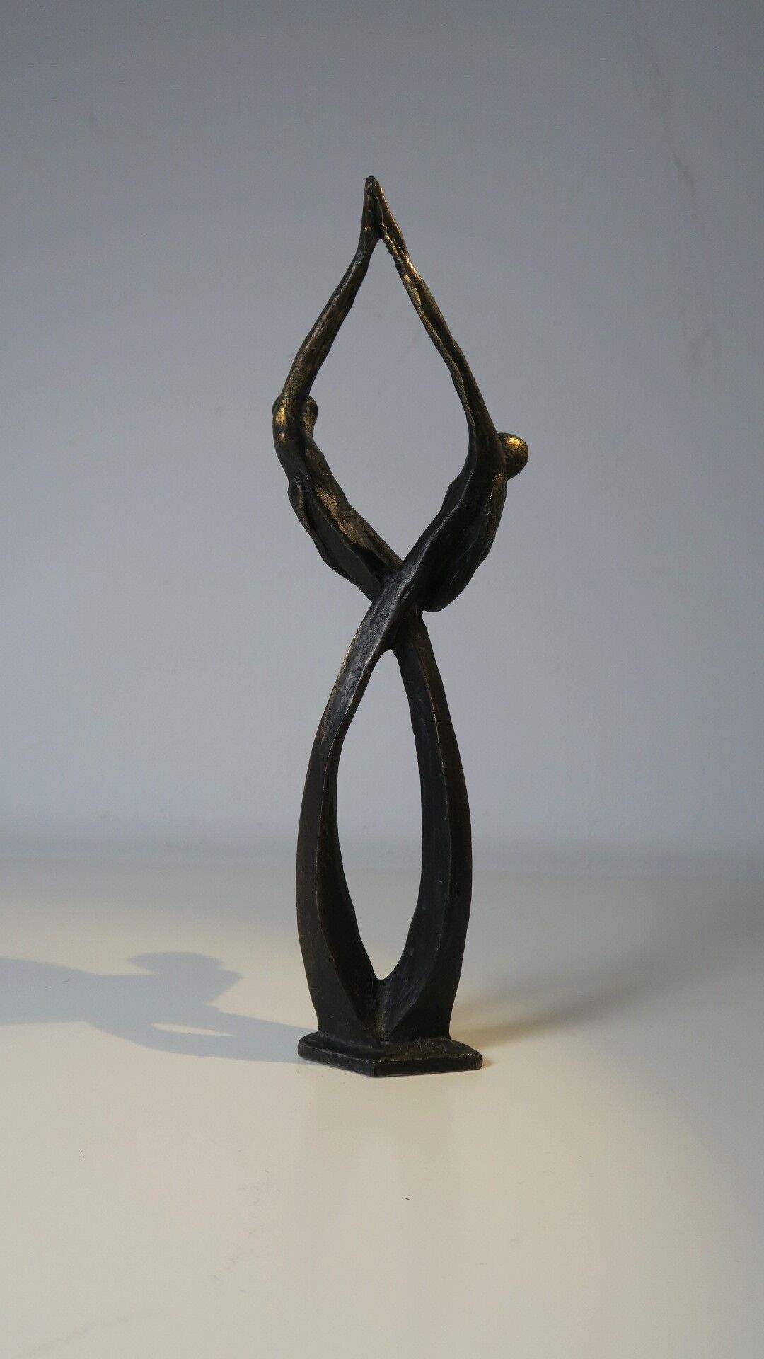 Sculpture bronzé "couple dansant" signé M.N