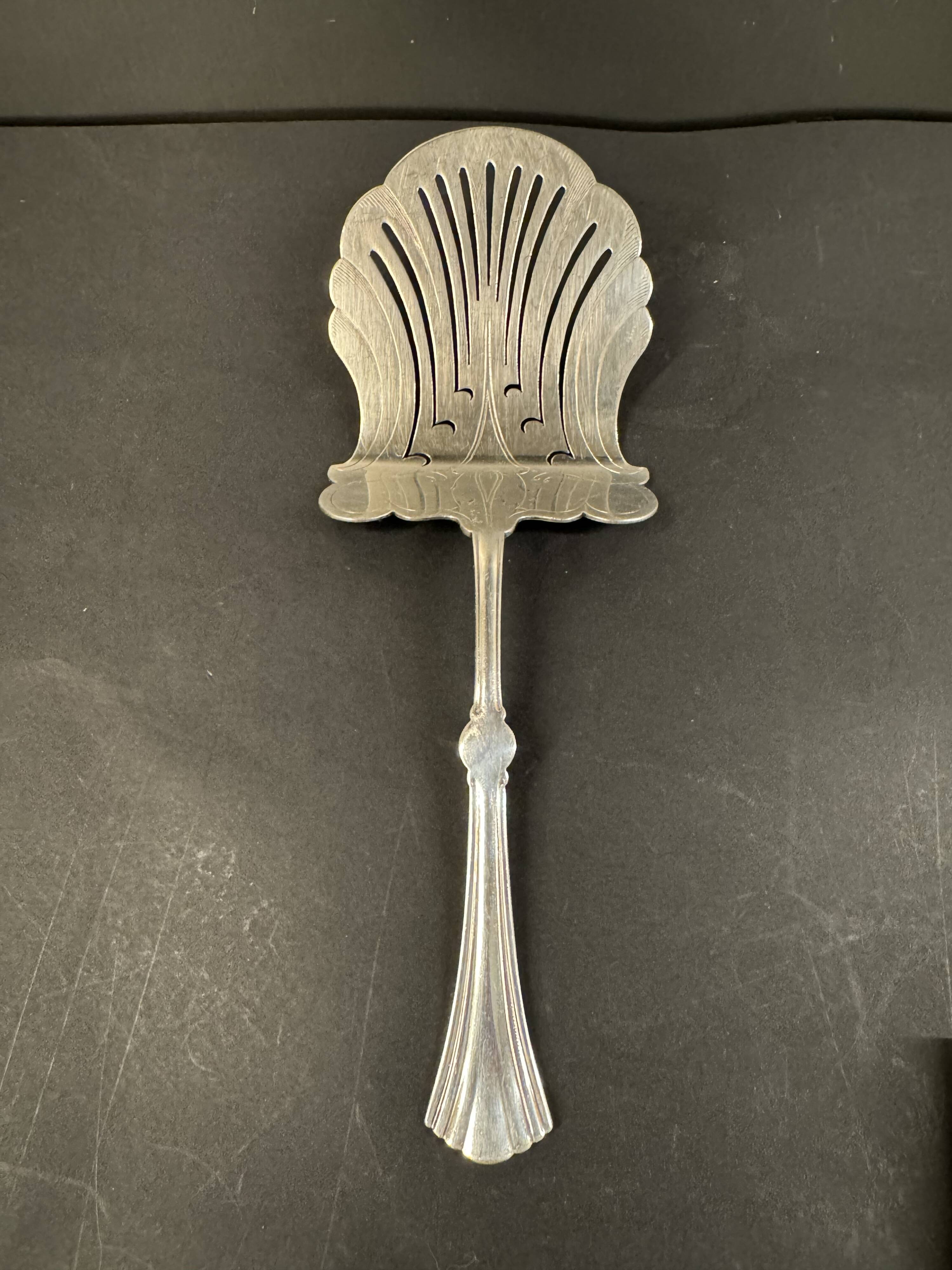 Christofle silver-plated pie server – Art Nouveau openwork design