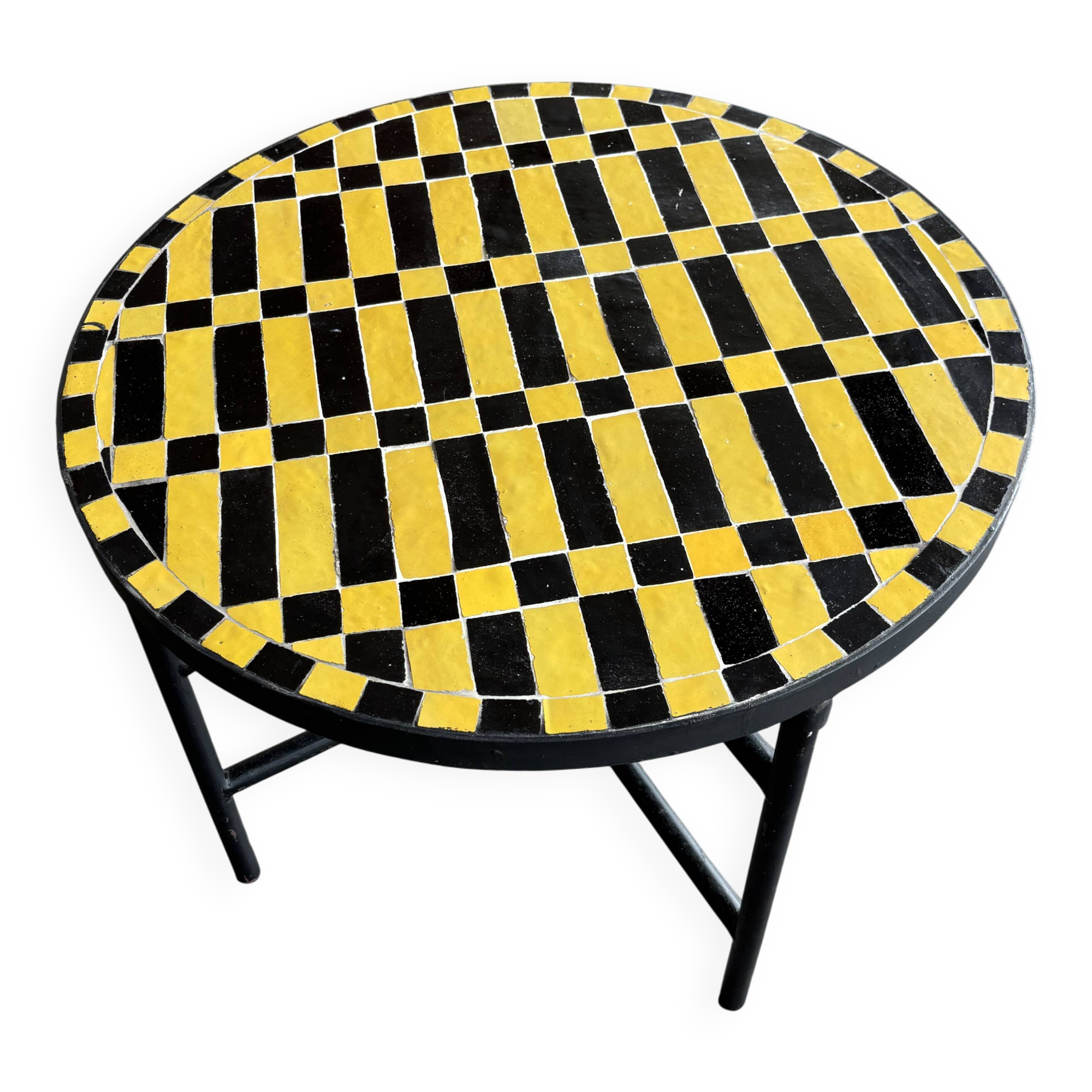 Round coffee table in yellow and black zellige, Moroccan graphic pattern.
