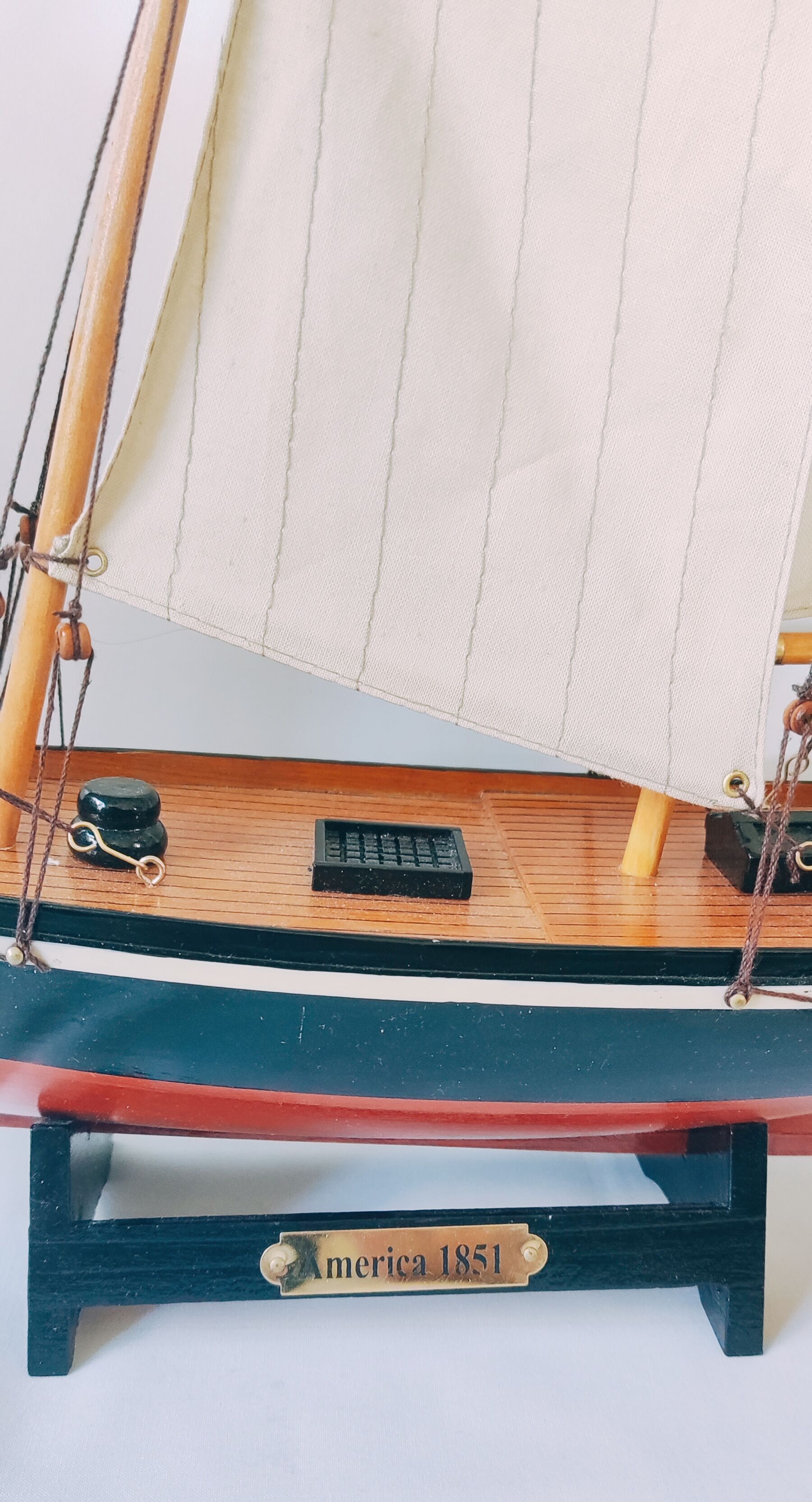 Model of nautical sailboat America 1851
