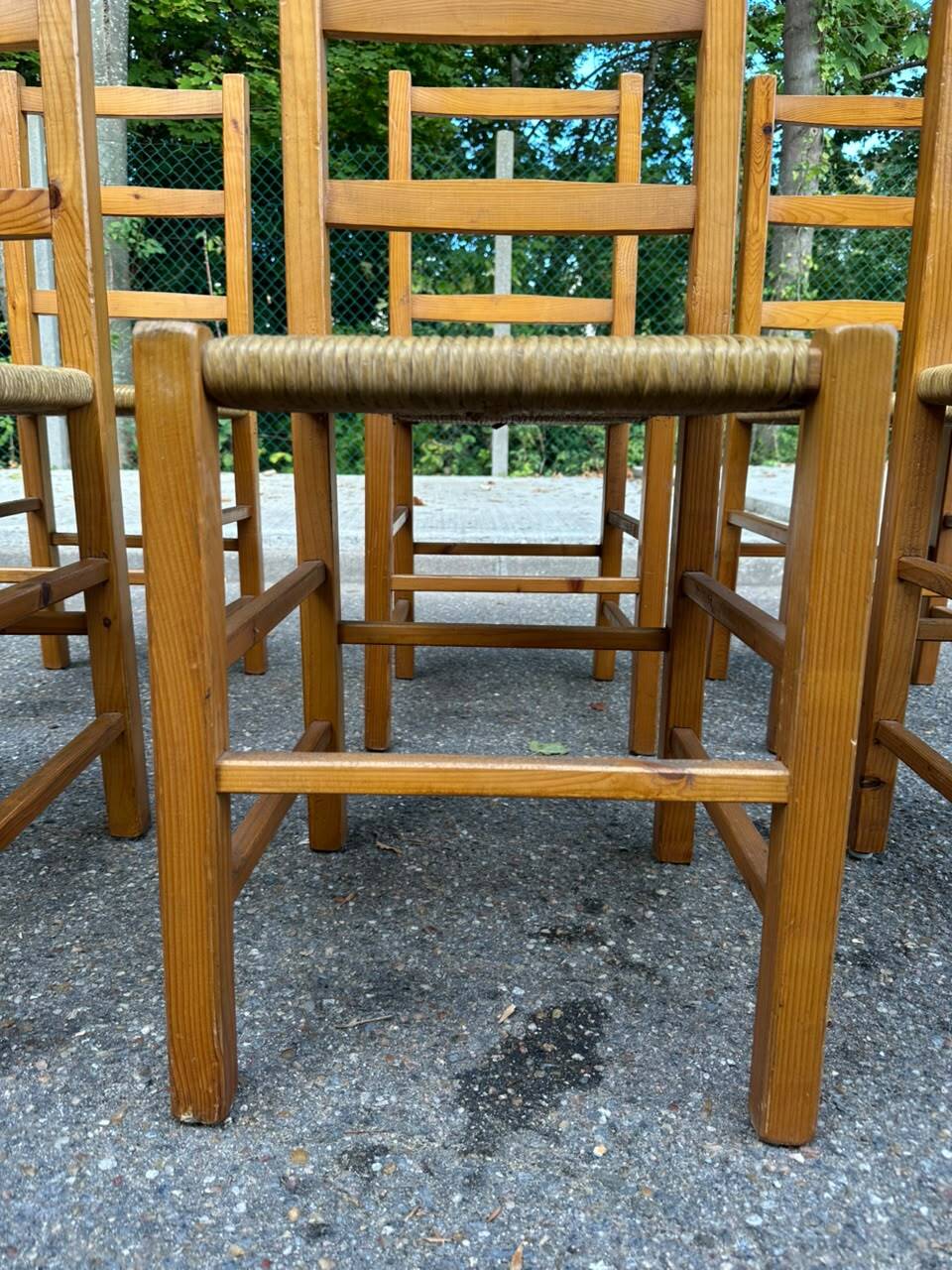 Set of 6 brutalist style chairs in solid pine and woven straw from the 1970s.