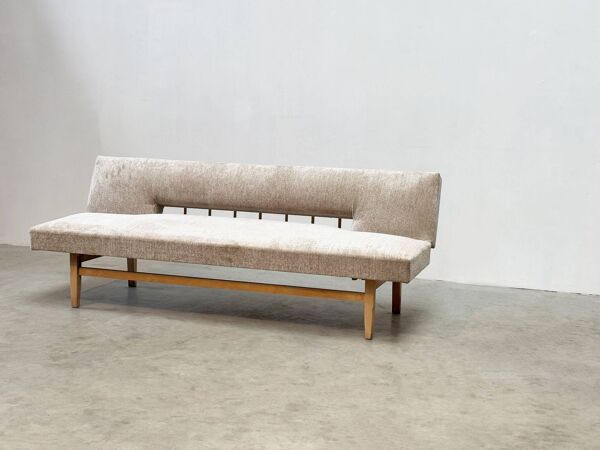 Canapé / lit de repos en bois allemand des années 1970