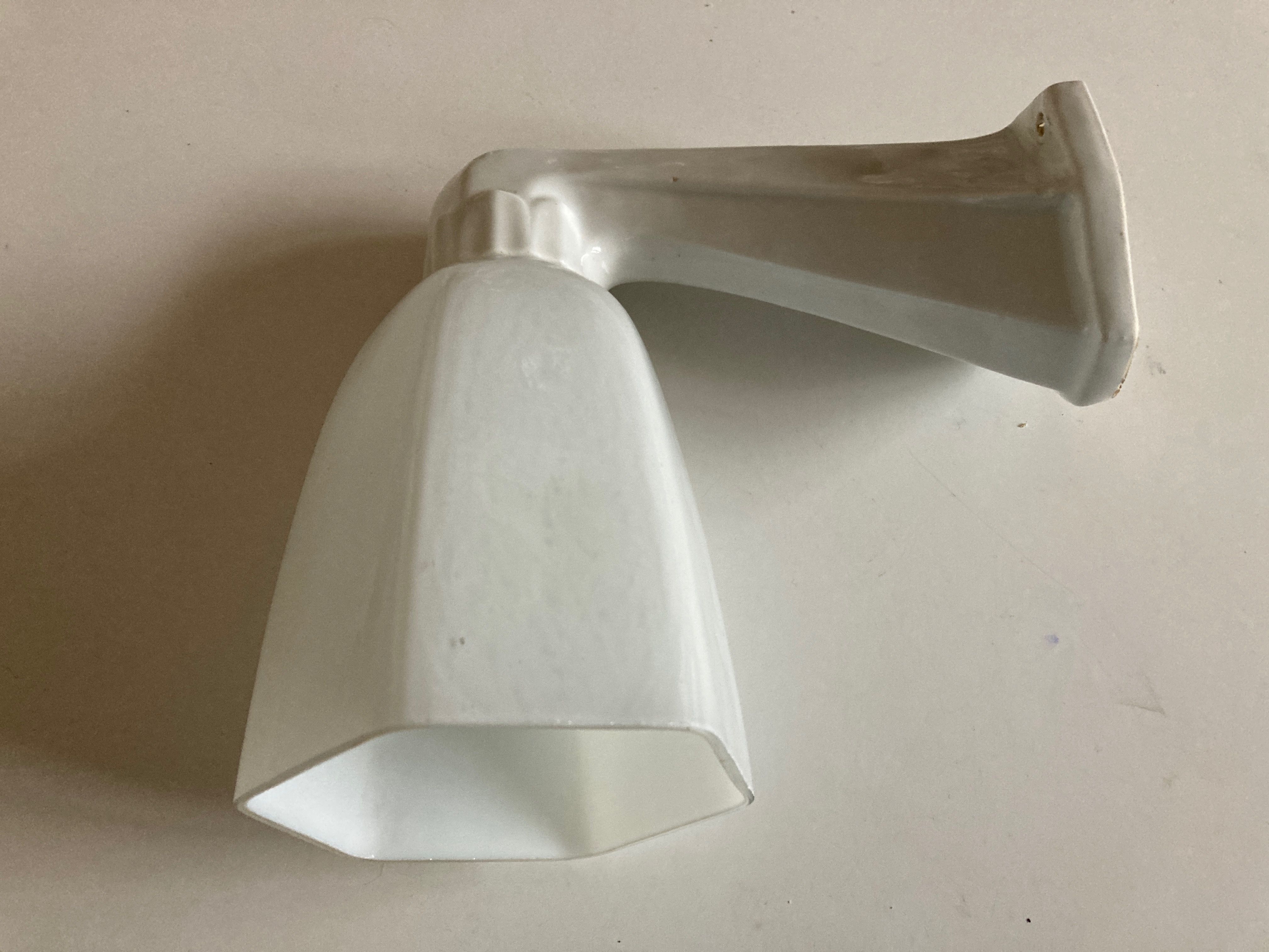 Art deco bathroom wall lamp in porcelain and opaline 1930-1950