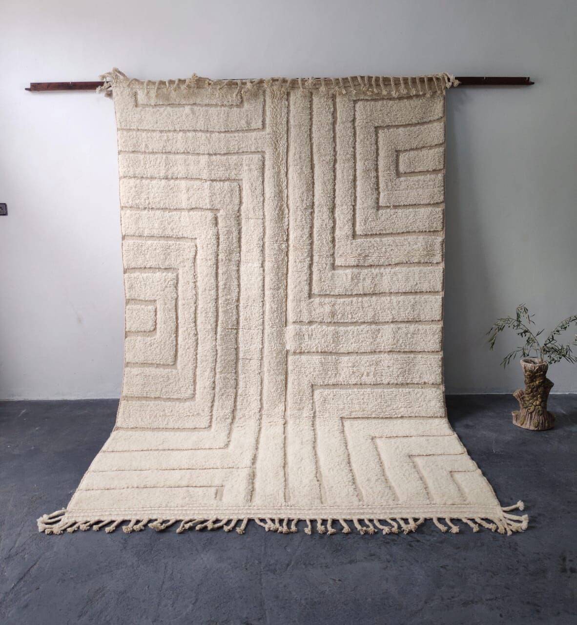 Discover the architectural elegance of this unique Beni Ouarain rug, 3x2M