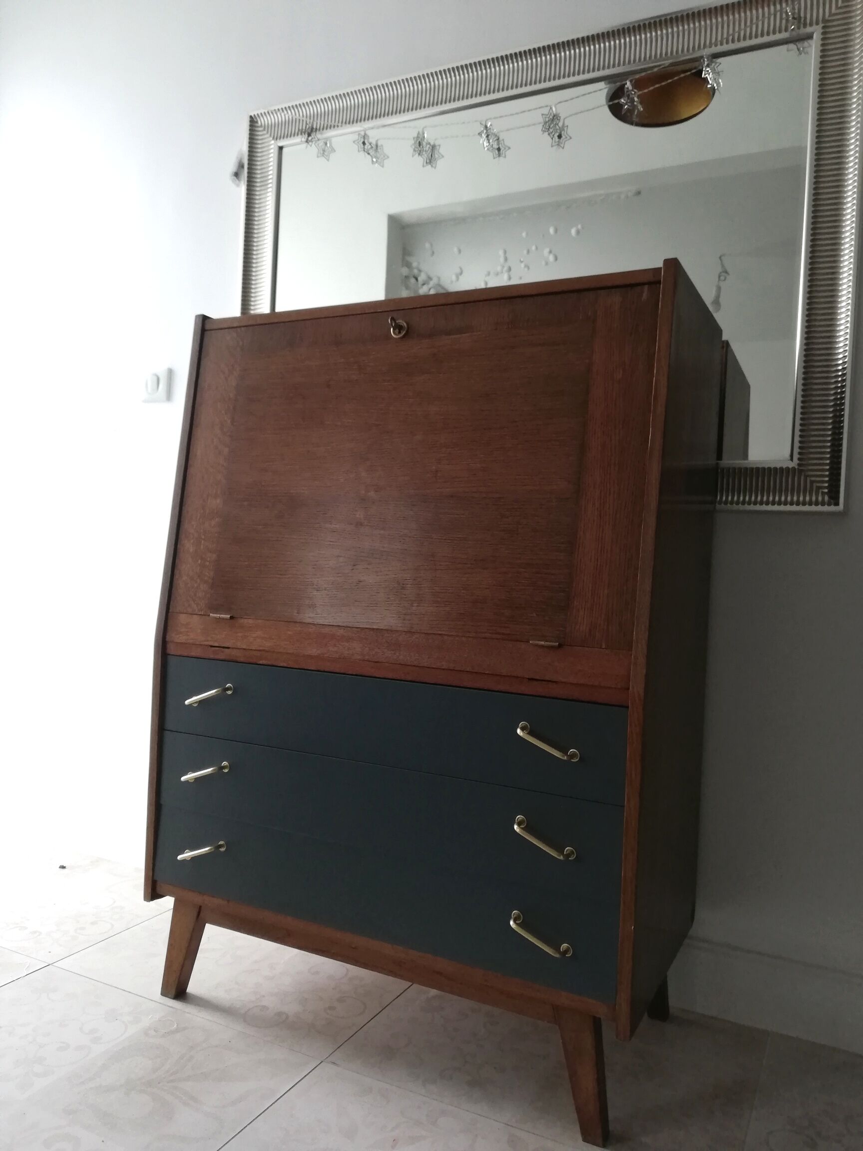 Commodity Secretary feet compass 50s