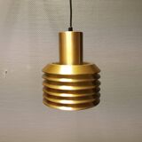 Hanging lamp in gold-colored aluminum with many layers of shades.