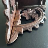 Tablette murale d’angle sculptée