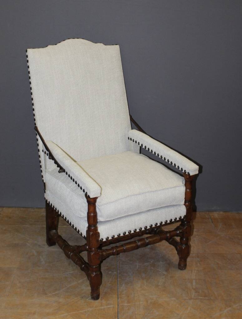 Louis xiv period rack armchair in walnut