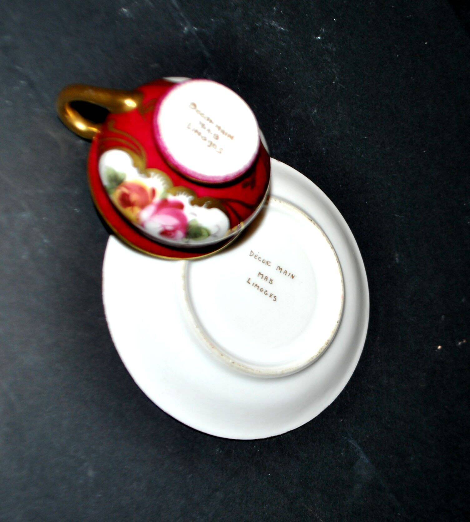 Limoges precious porcelain cup decorated in fuchsia pink and gold, signed MAB