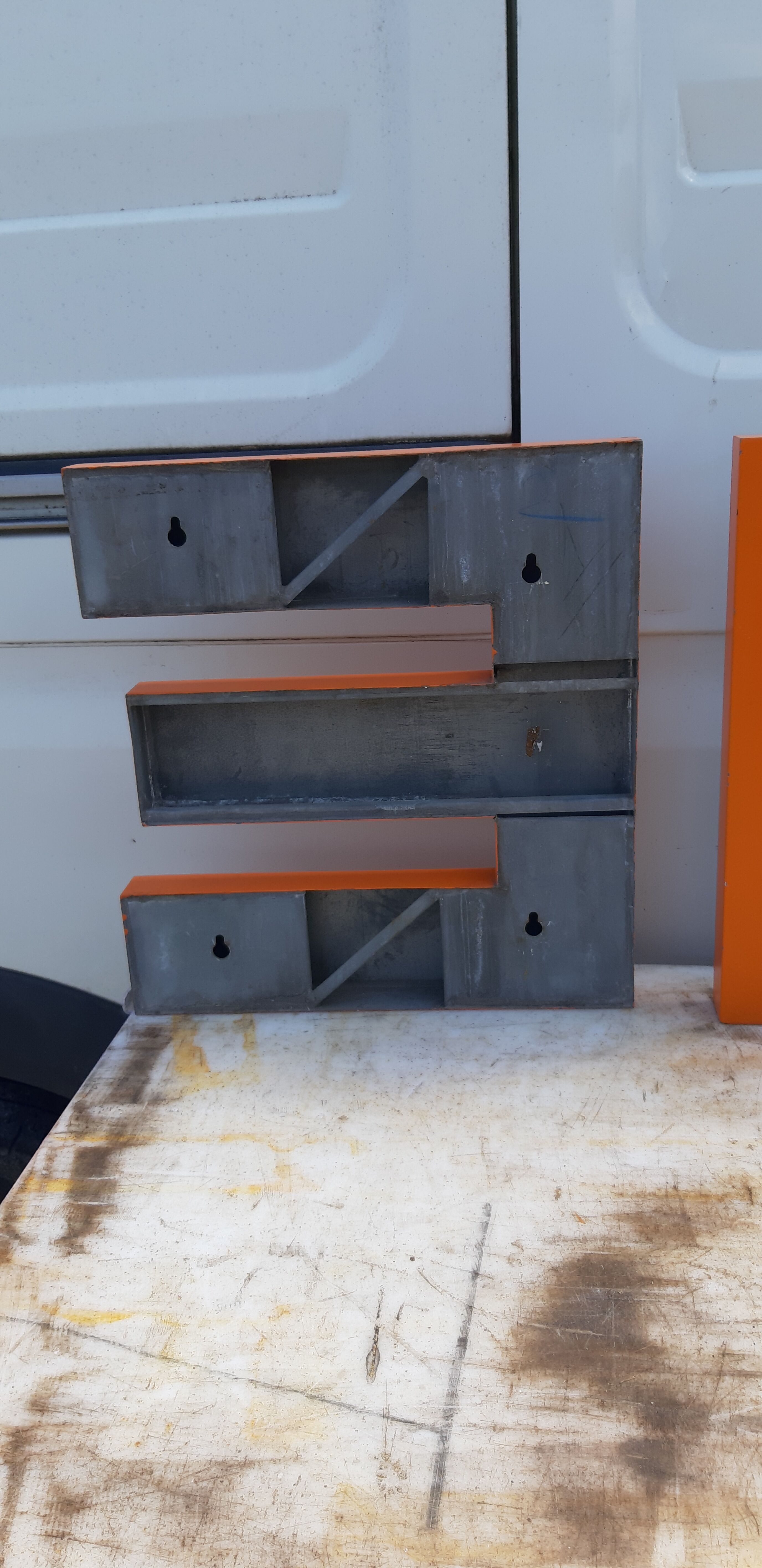 4 lettres industrielles des années 70 en aluminium