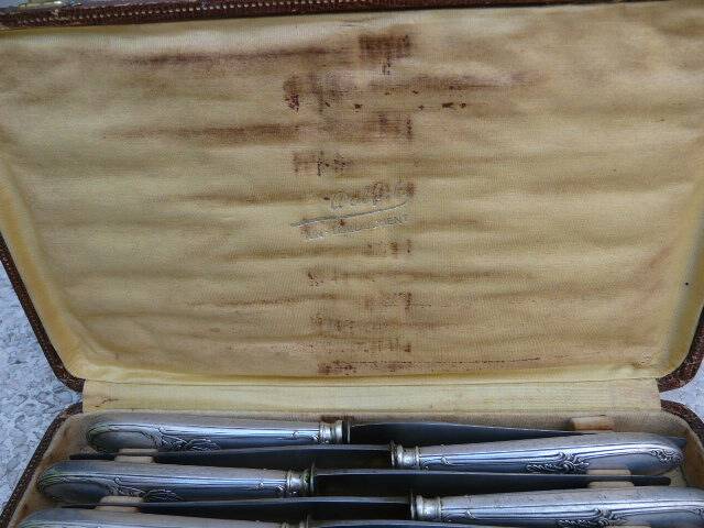 Box of 12 silver-plated art nouveau knives with steel blades