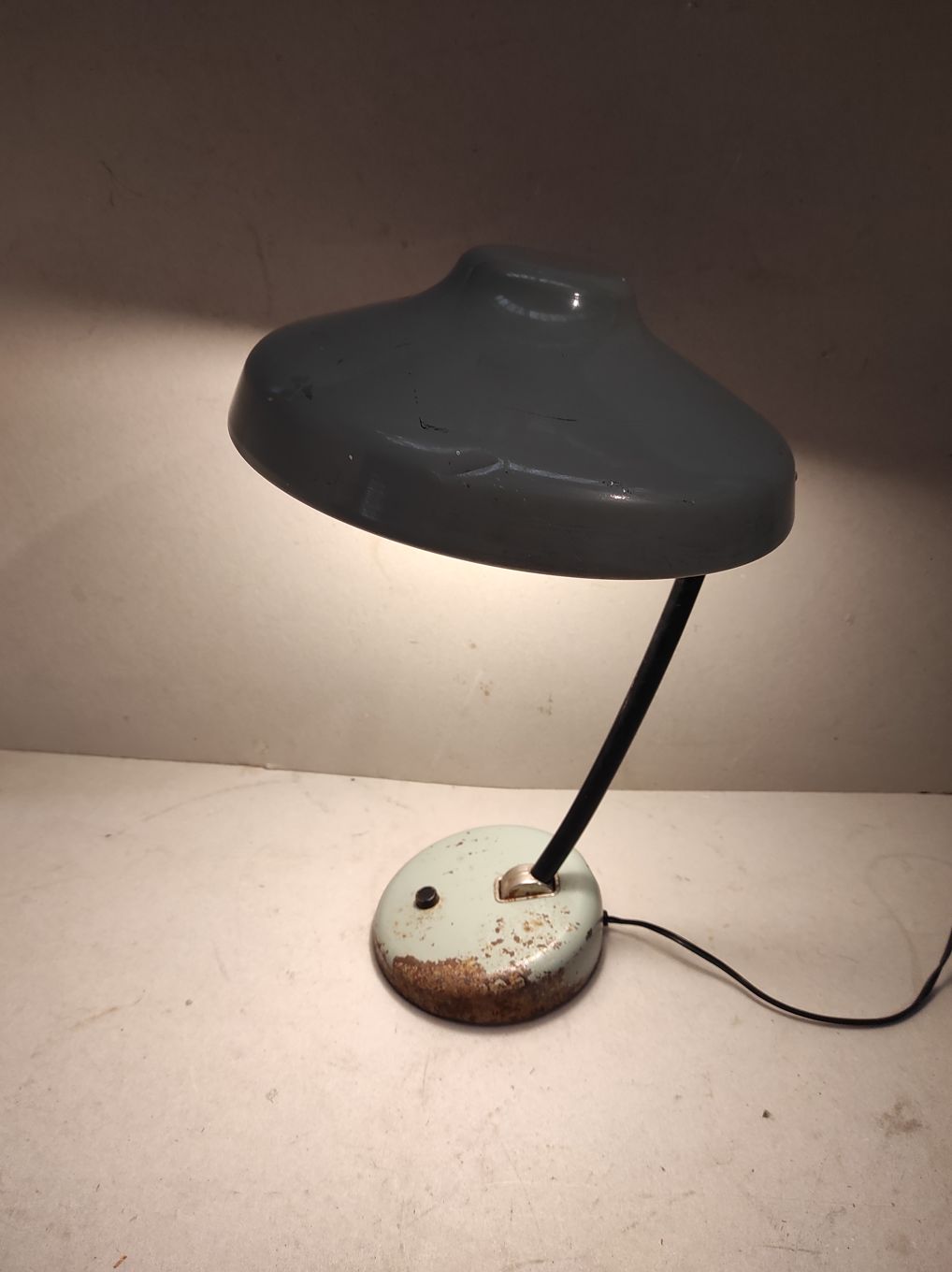 Lampe UFO soucoupe métallique articulée