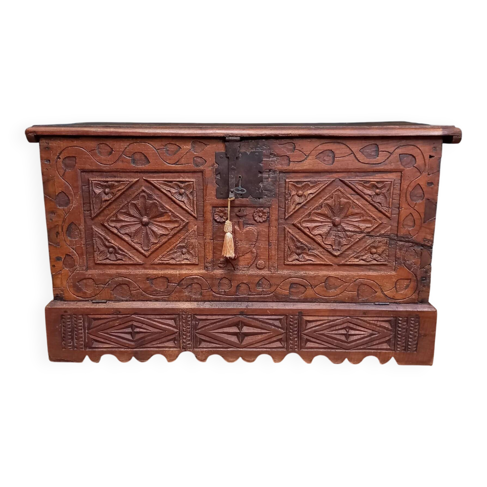 18th century Spanisch chestnut Trunk