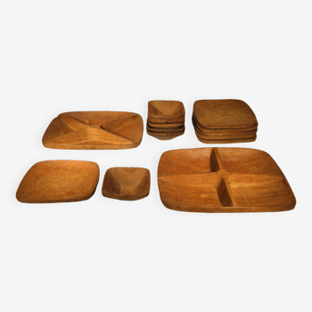 Ensemble plateaux assiettes et bols en bois exotique