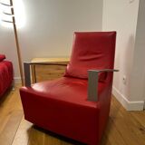 Rocking-chair en cuir rouge ligne roset