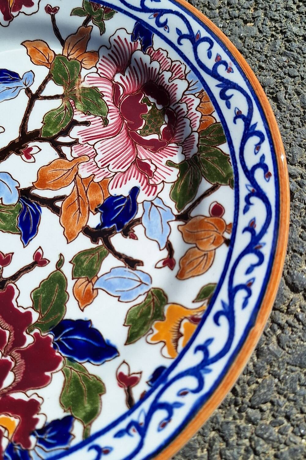 Hand-painted Gien earthenware plate/dish