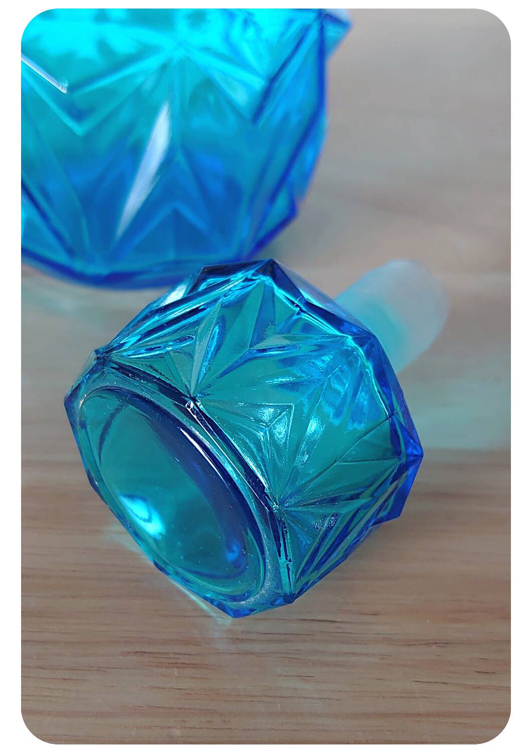 Bouteille belge bleu vif avec bouchon