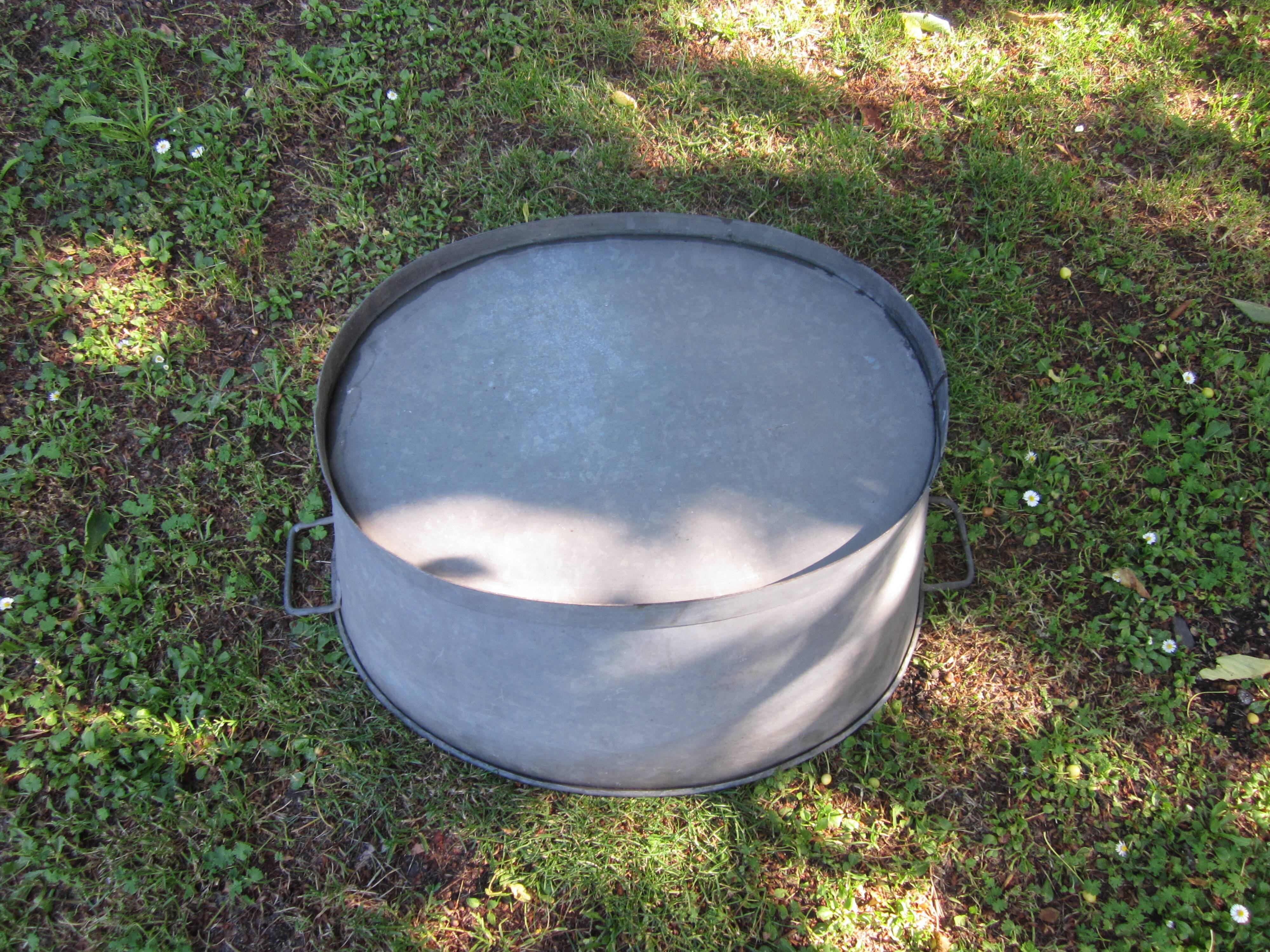 Oval zinc basin