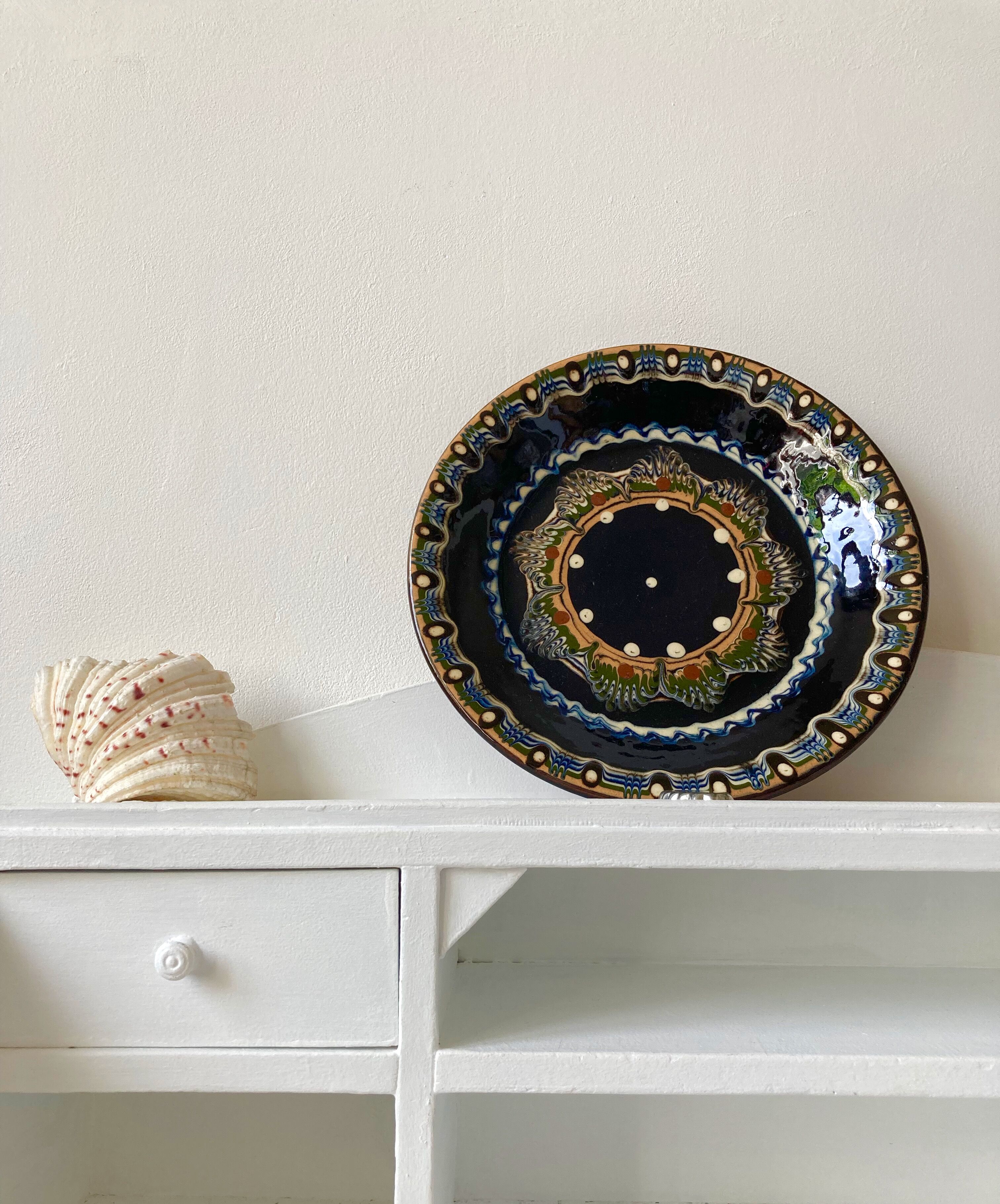 Decorative ceramic plate