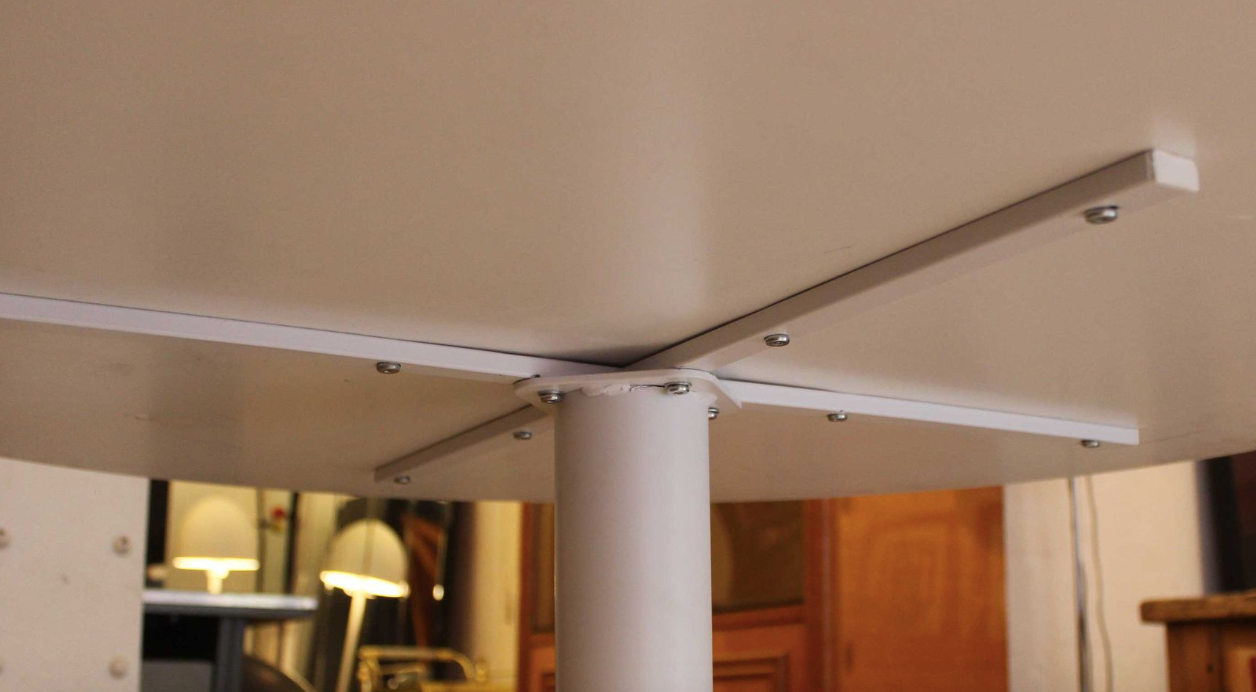 The 1970s Tulip table