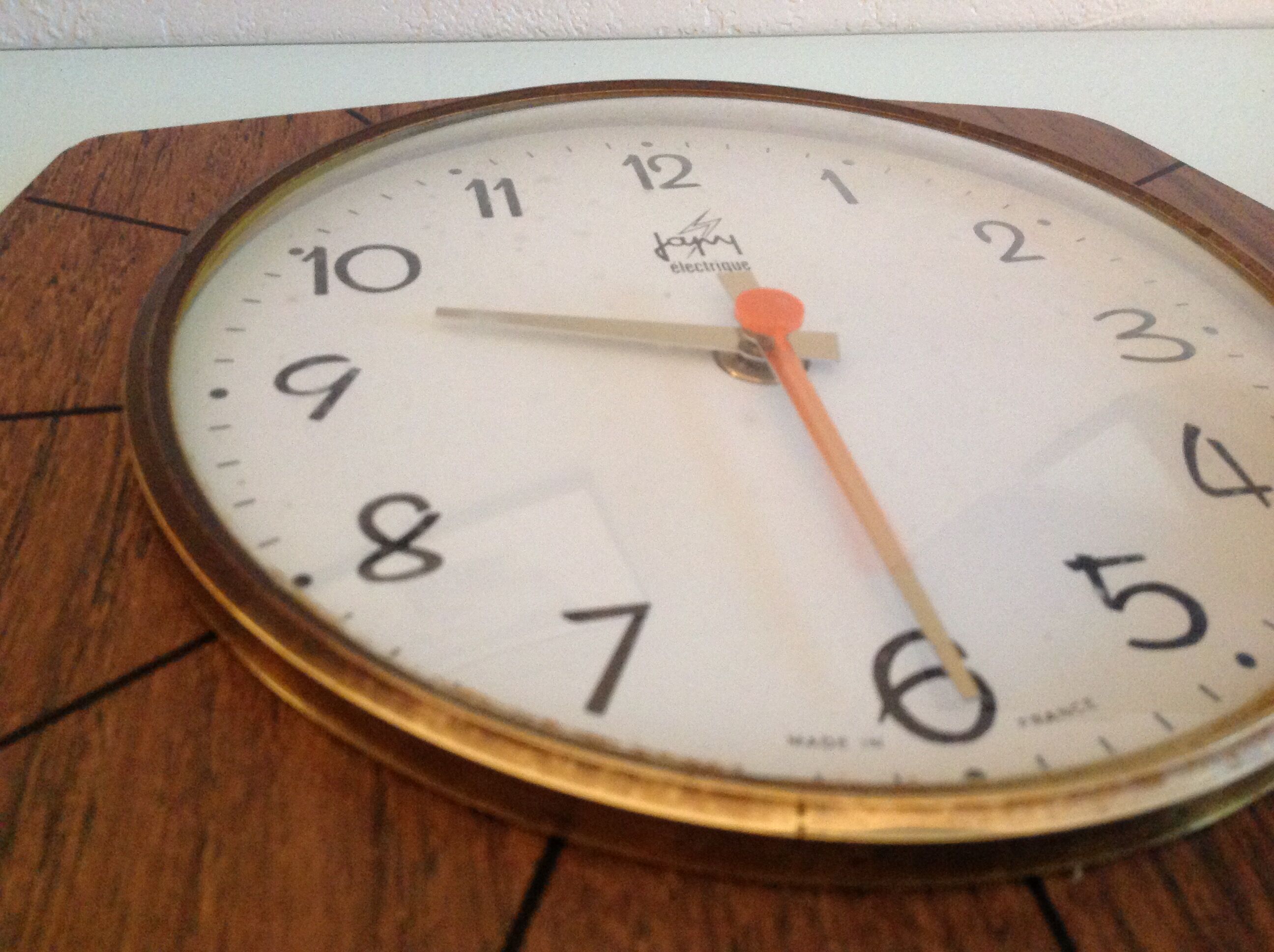 Brown formica clock by Japy 60s-70s