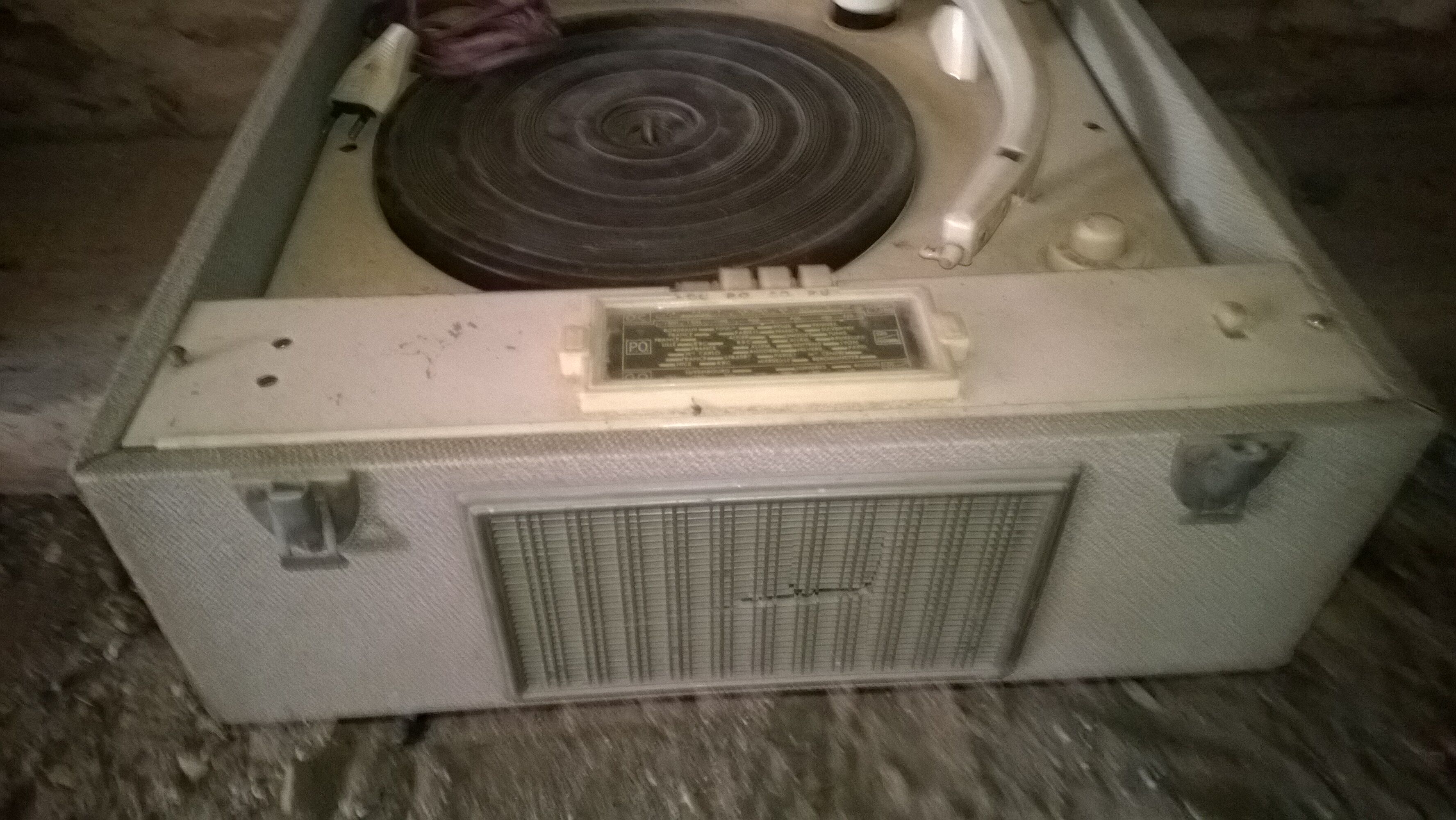 Turnted record and his suitcase vintage