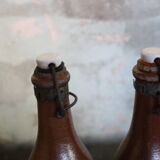 Set of 2 sandstone bottles with ceramic capsule