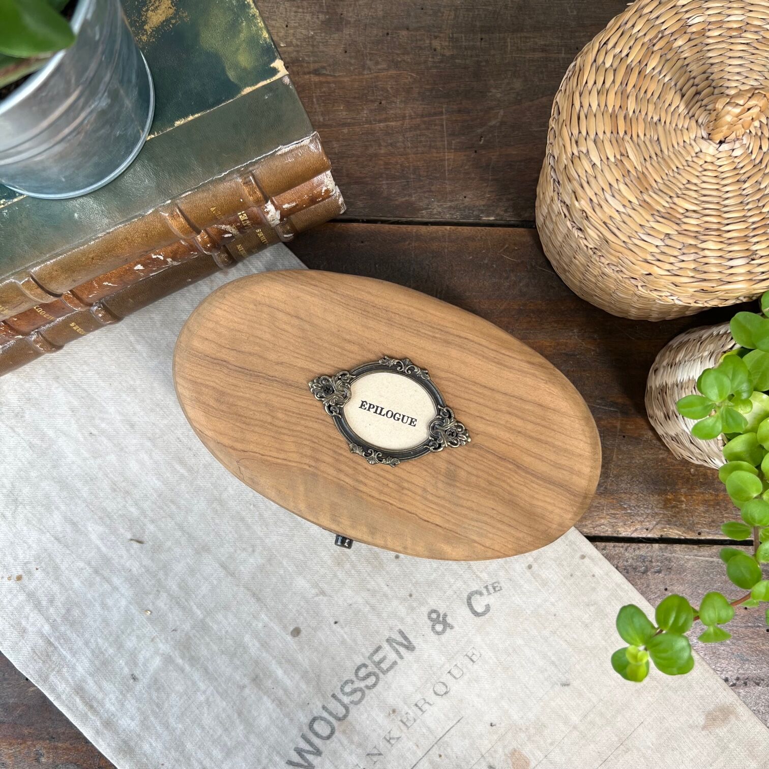 Wooden jewelry box "epilogue"