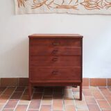 Ulferts chest of drawers from the 1960s with integrated handles.