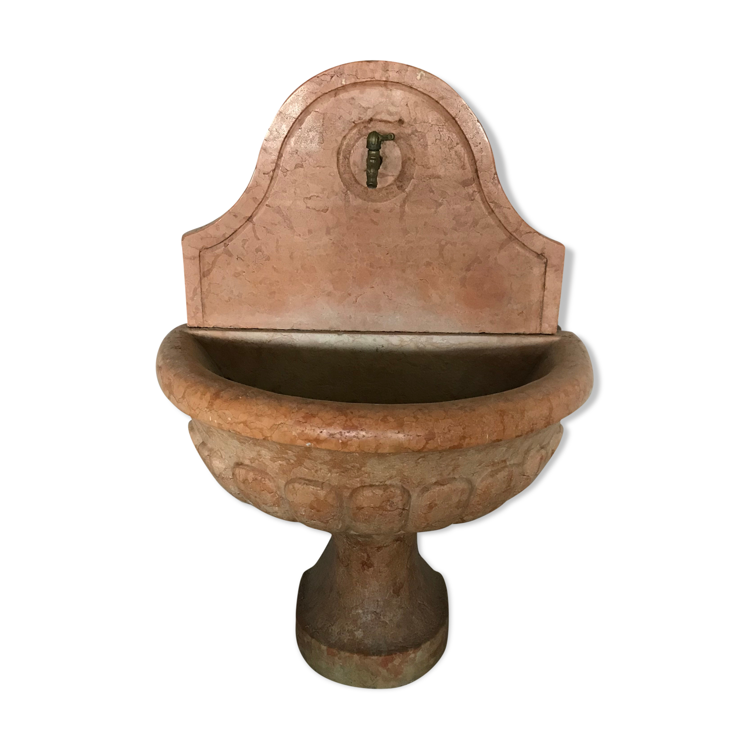 Important Verona marble fountain, vasque decorated with godrons