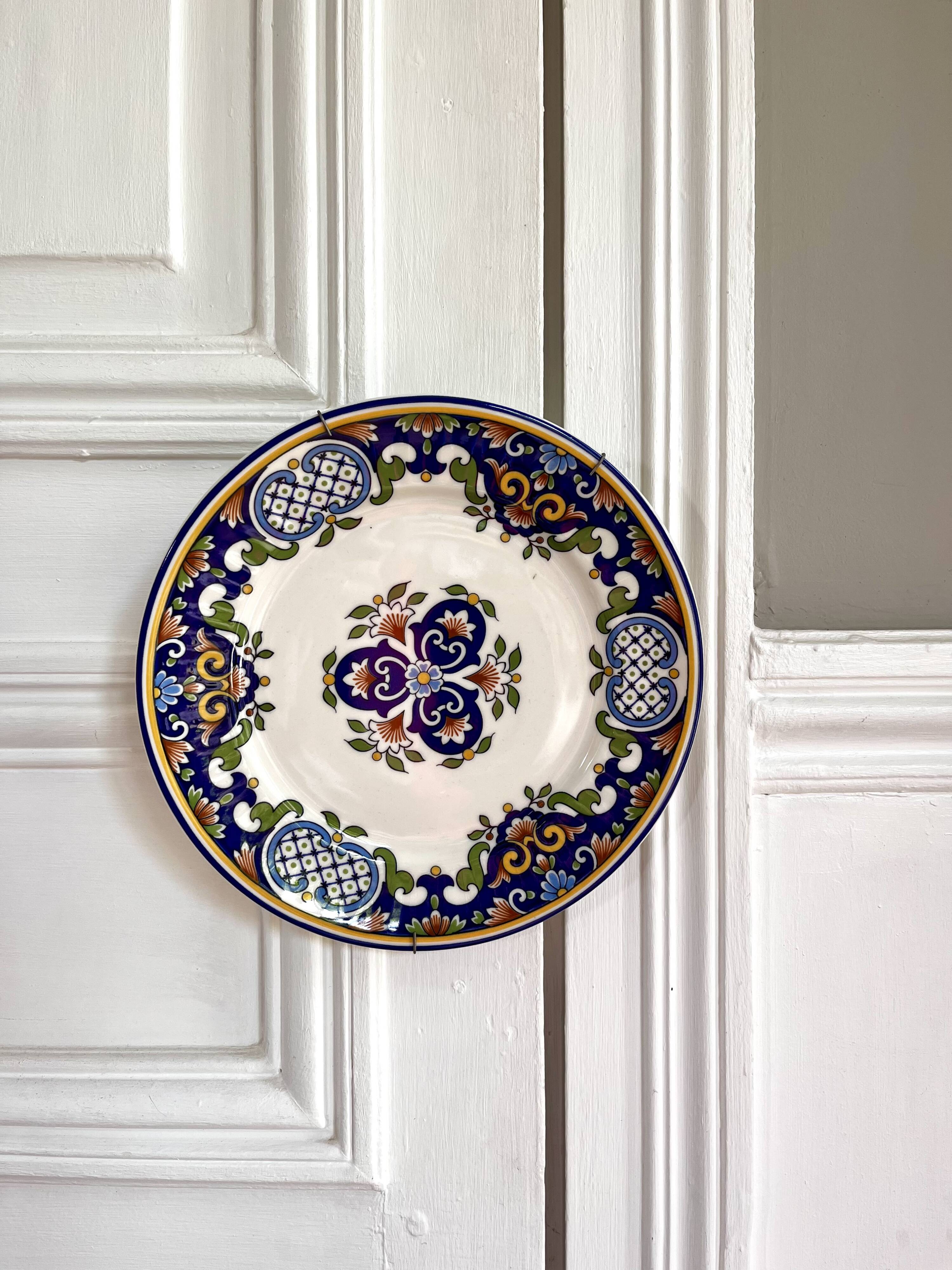Vintage decorative plate and wall mount