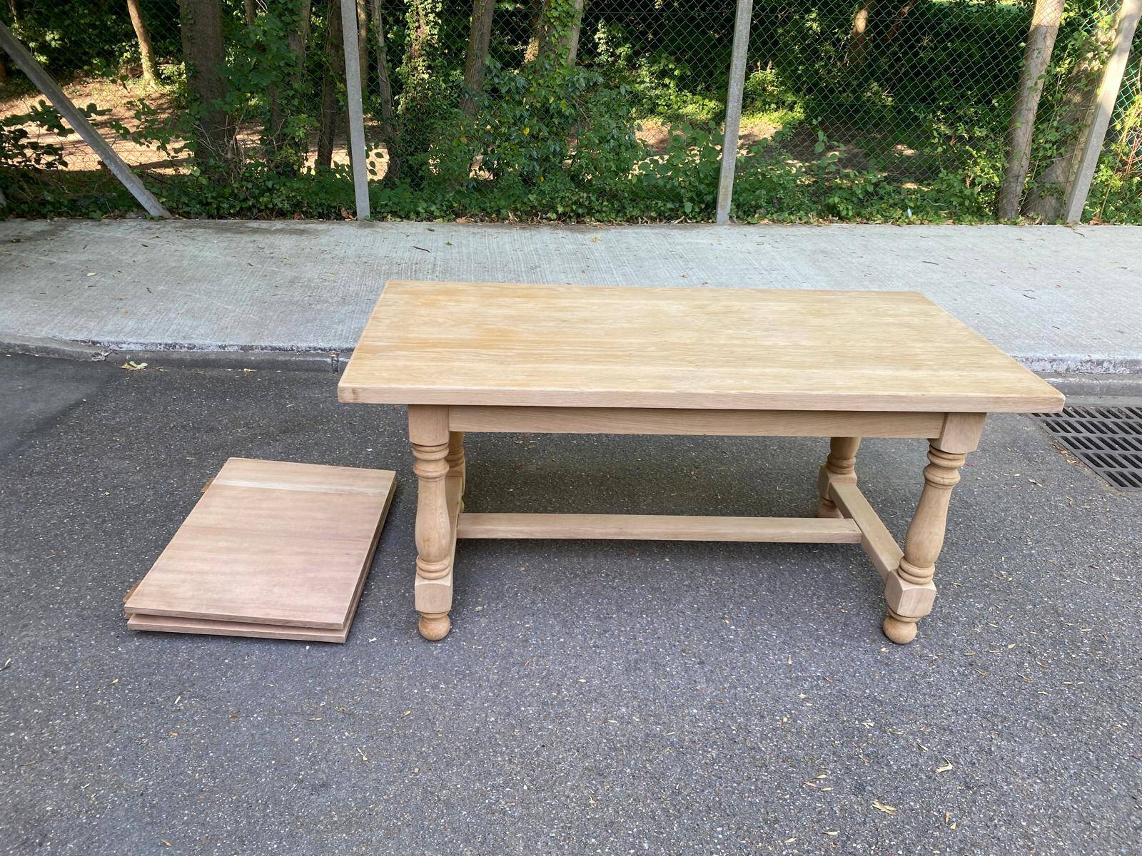 Renovated extendable farmhouse dining table made of solid raw oak from the 1950s.