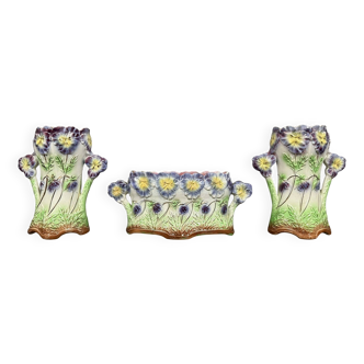 Onnaing: garniture 3 pièces époque art Nouveau en barbotine comprenant une jardinière et deux vases