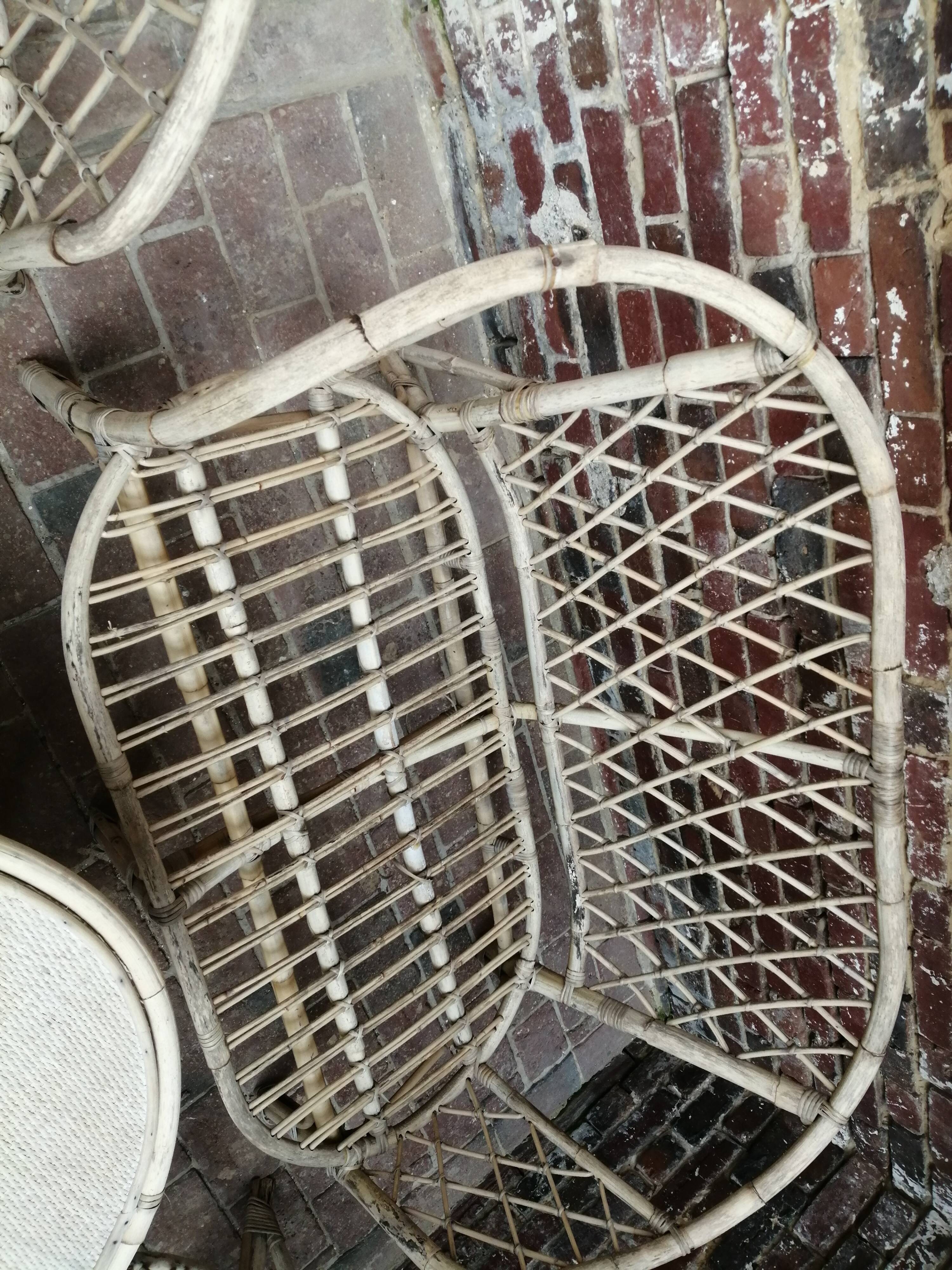 Set living room armchairs sofa, table and seamstress in vintage rattan