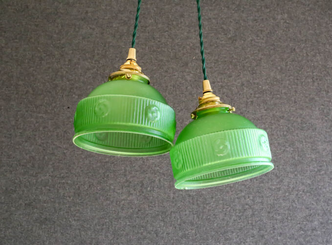 Ensemble de 2 suspensions en verre vert moulées - livrées avec cable et douilles neuves