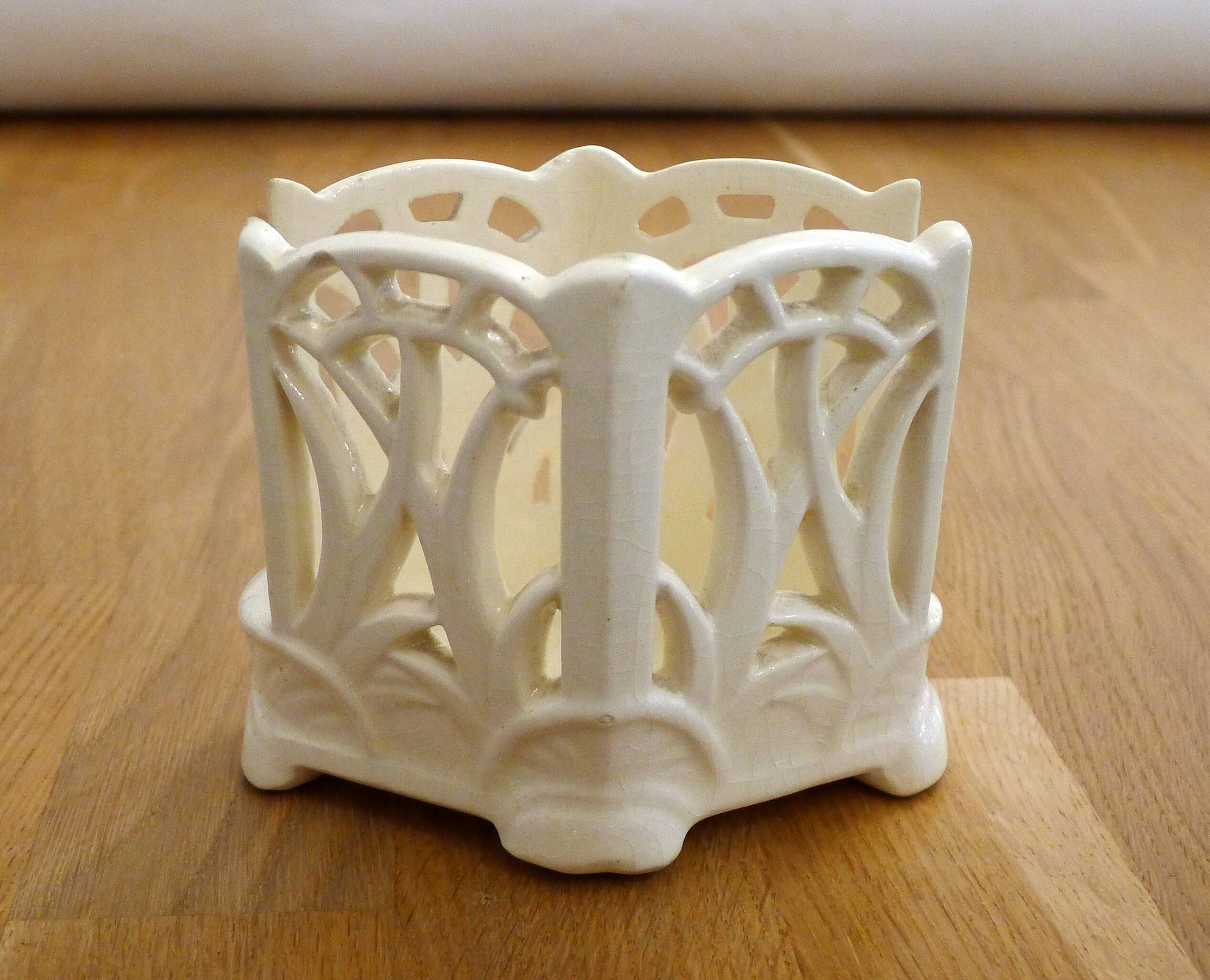 Openwork pot / letter holder in Art Nouveau ceramic