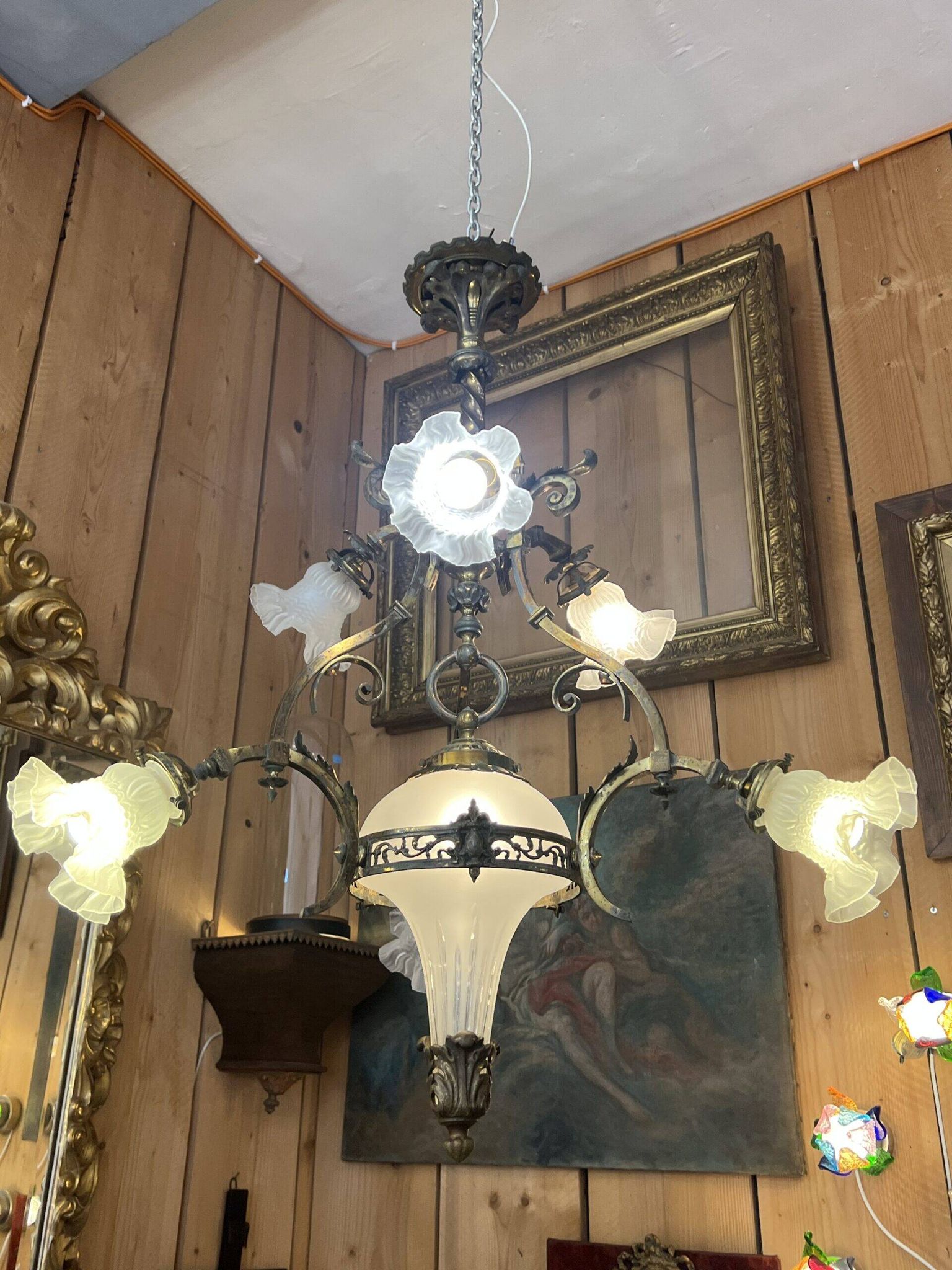 19th century brass and bronze chandelier, Napoleon III, illuminated by 6 tulips and a central globe